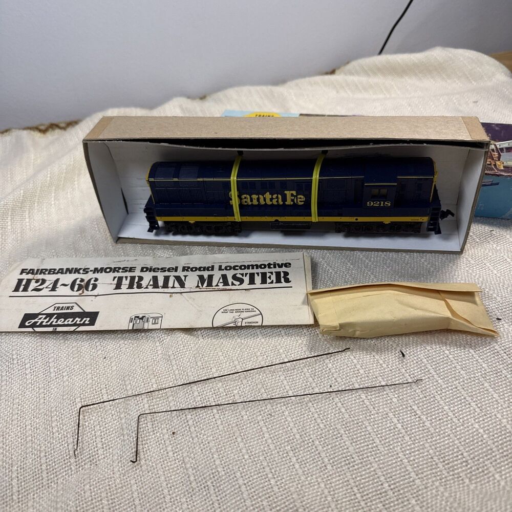 HO Scale Athearn Santa Fe H24 66 Train Master Diesel Locomotive 9218 Box Part